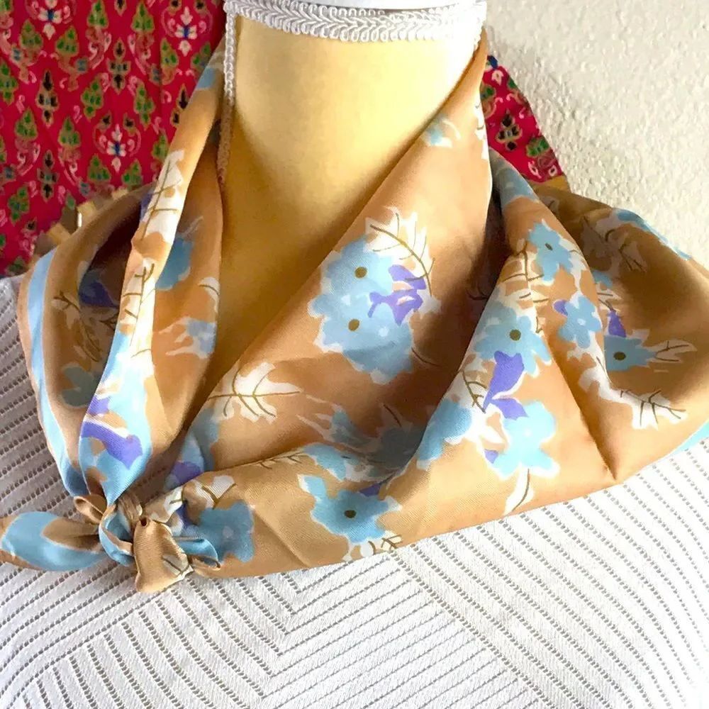 Vintage Vera Neumann Scarf Size 22x22